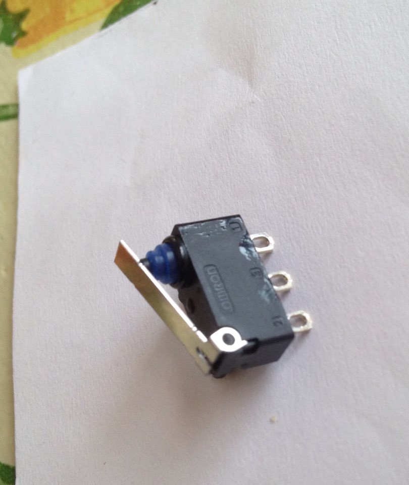 Микровыключатель omron D2HW-BL211H ( левый) — Volkswagen Golf Mk4, 1,6 ...