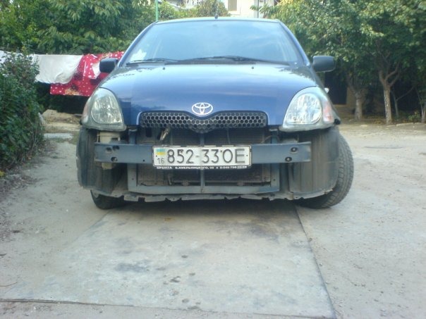    Toyota Yaris 10 2000