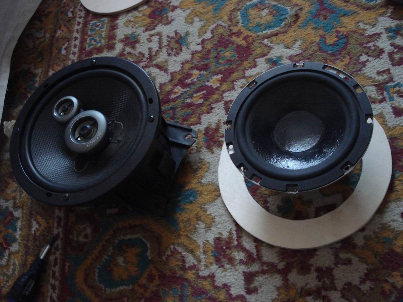 Replacing the stock 20 cm speakers with 16 cm DLS - Toyota Celica 20 L 1998 with DRIVE2