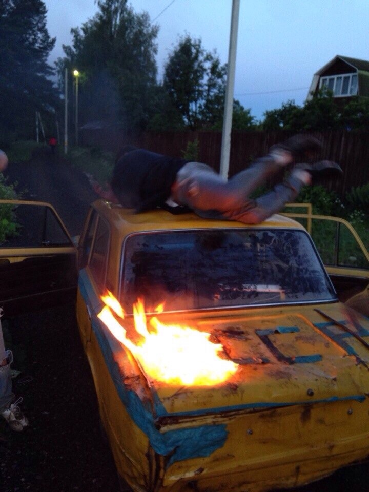 Наклейки бк на жигули. Ваз-2106 седан. Жигули демотиватор. Смешные наклейки на жигули. Пить жигули.