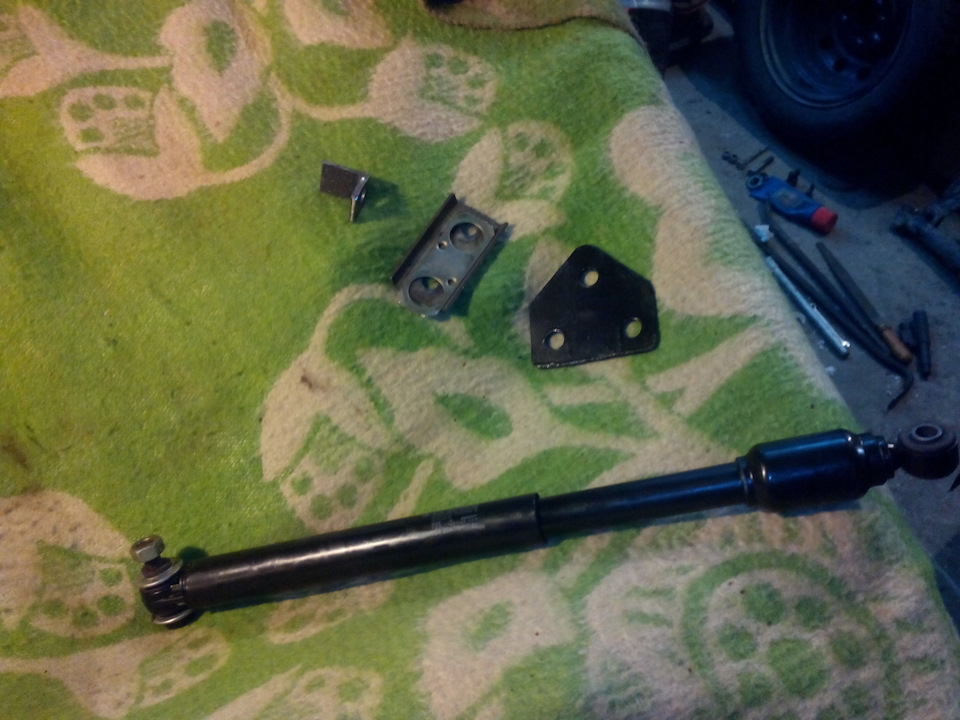 Демпфер рулевой рейки от "Mercedes-Benz" на "ВАЗ-2114" — Lada 2114, 1,5 ...