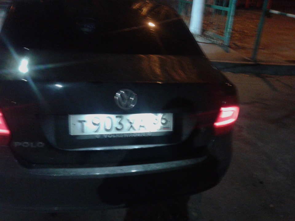 замена ламп в люстре и подсветке номера — Volkswagen Polo Sedan, 1,6 л ...