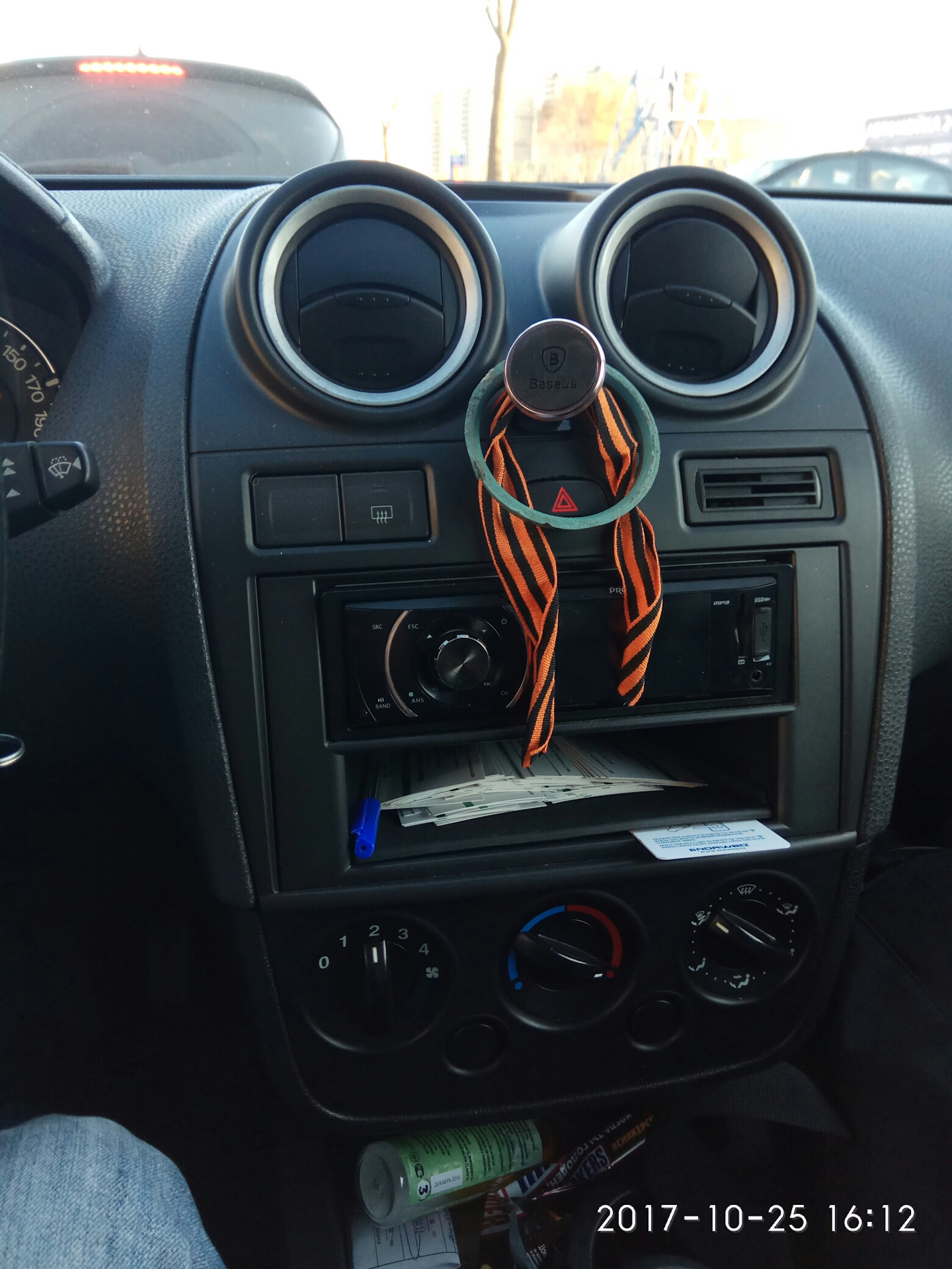 Мафон в фиесту — Ford Fiesta (Mk V), 1,4 л, 2007 года | аксессуары | DRIVE2