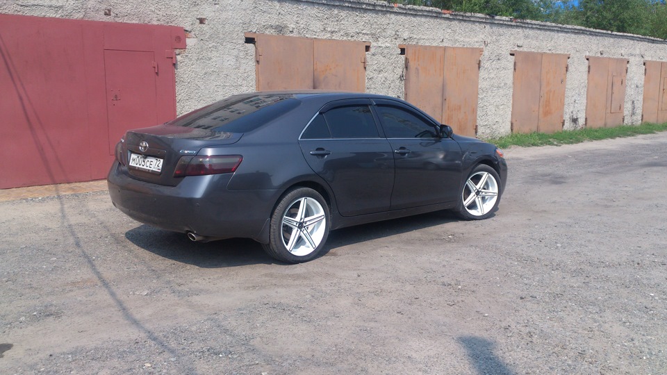 Камри 40 на 18 дисках фото Продаються диски с резиной. - Toyota Camry (XV40), 2,4 л, 2008 года колёсные дис