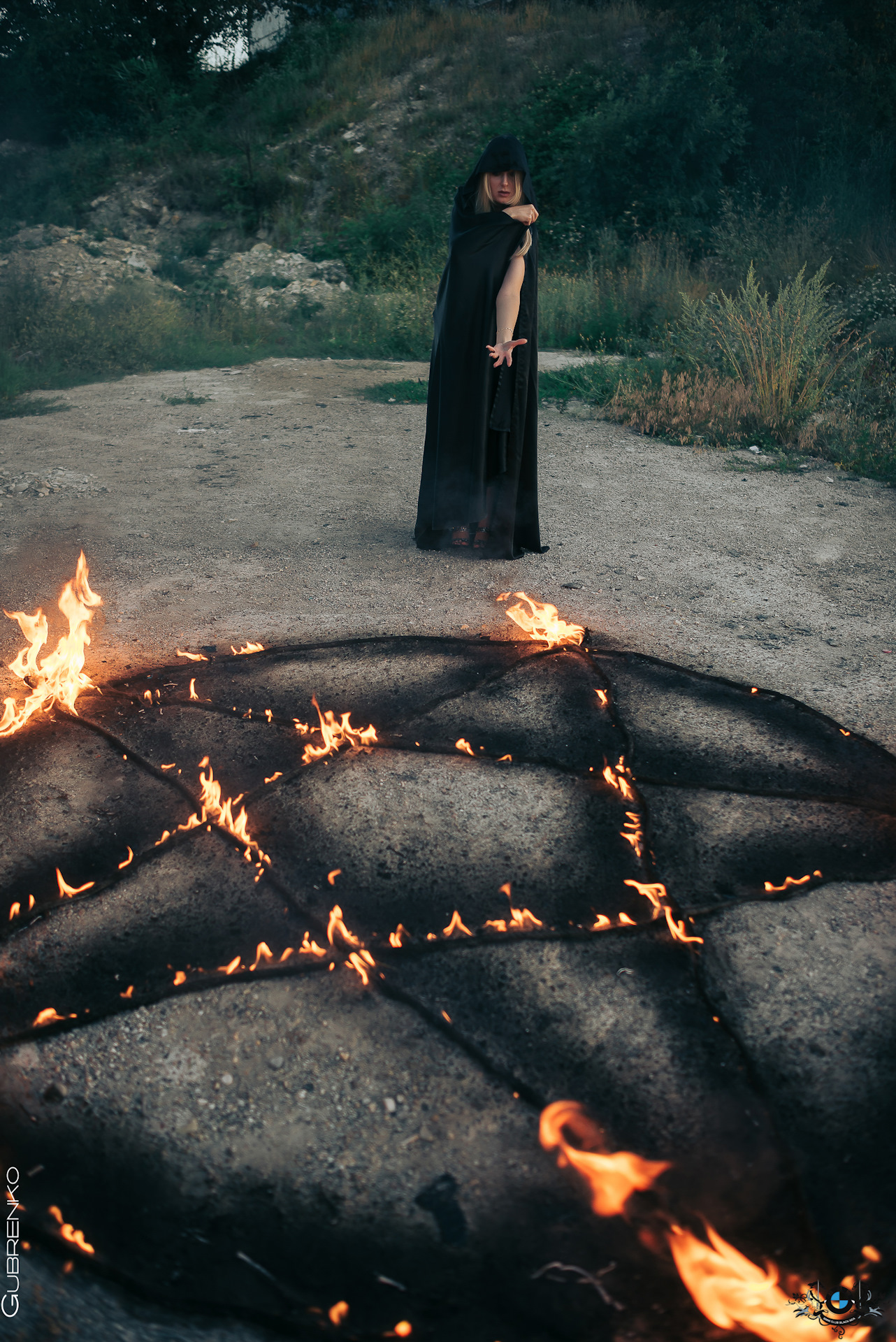 Черная магия самые сильные. Сатана ведьма ритуал пентаграмма. Магический ритуал. Магия ритуалы.