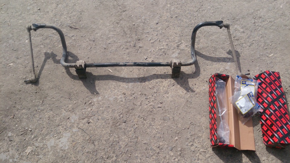 Заменил Втулки и стойки стабилизатора — Renault Megane III, 1,5 л, 2009 ...