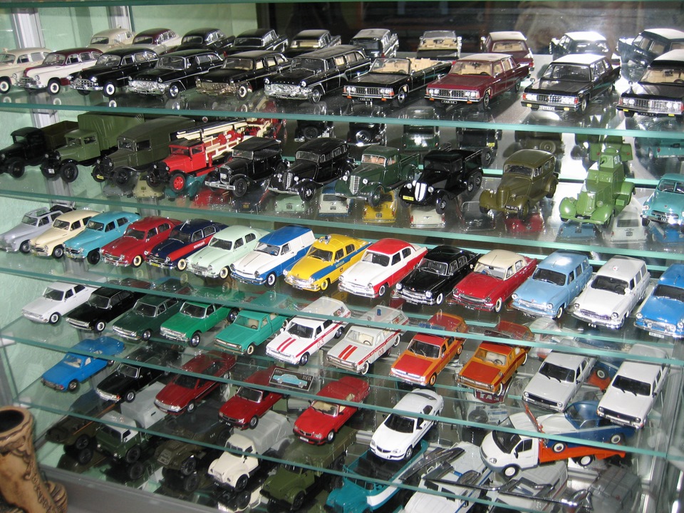 Где продают модели. Советские коллекционные машинки. Коллекция советских машинок. Коллекция масштабных моделей автомобилей. Коллекционер машинок.