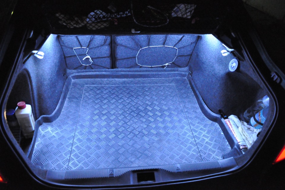 Шкода подсветка багажника. Светодиодная подсветка багажника Octavia a7.