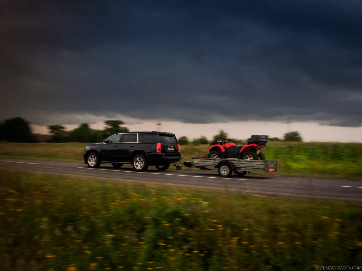 Фото автомобилей с прицепом. Езда с прицепом. Машина с прицепом. На автомашине с прицепом. Машины спритцепом.