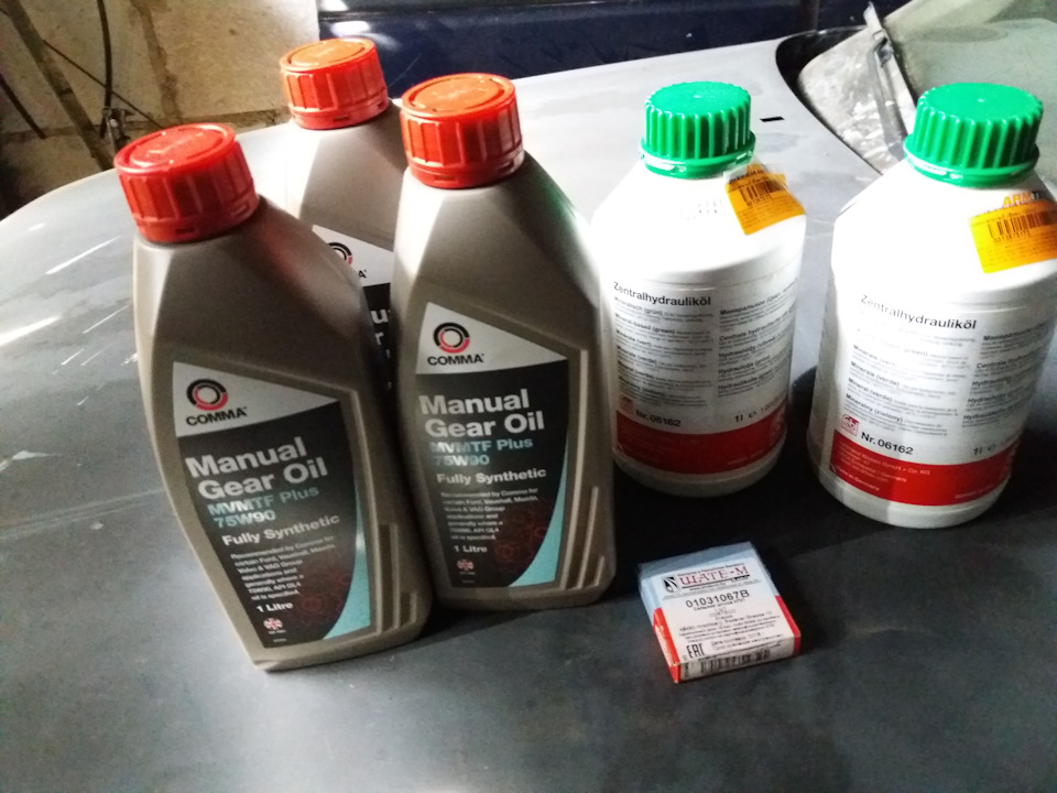 Лукойл трансмиссионное масло полусинтетика 75w90. Трансмиссионное масло лукойл тм-4 75w-90. Масло в коробку gl. Масло в коробку gl. Лукойл трансмиссионное масло 75w90.