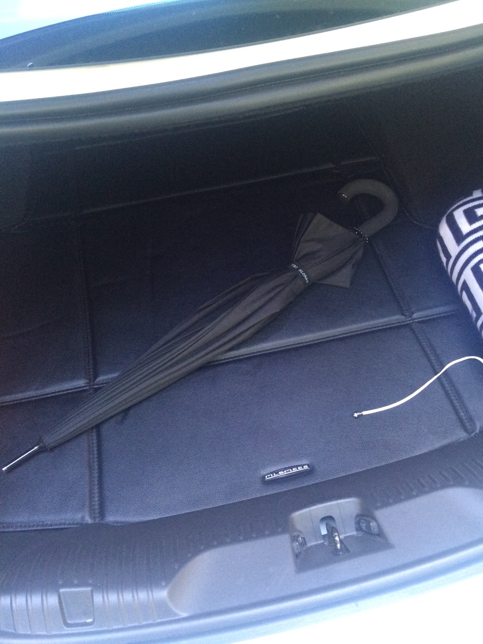 Багажник тоже часть салона… — Jaguar XF (1G), 3 л, 2013 года ...