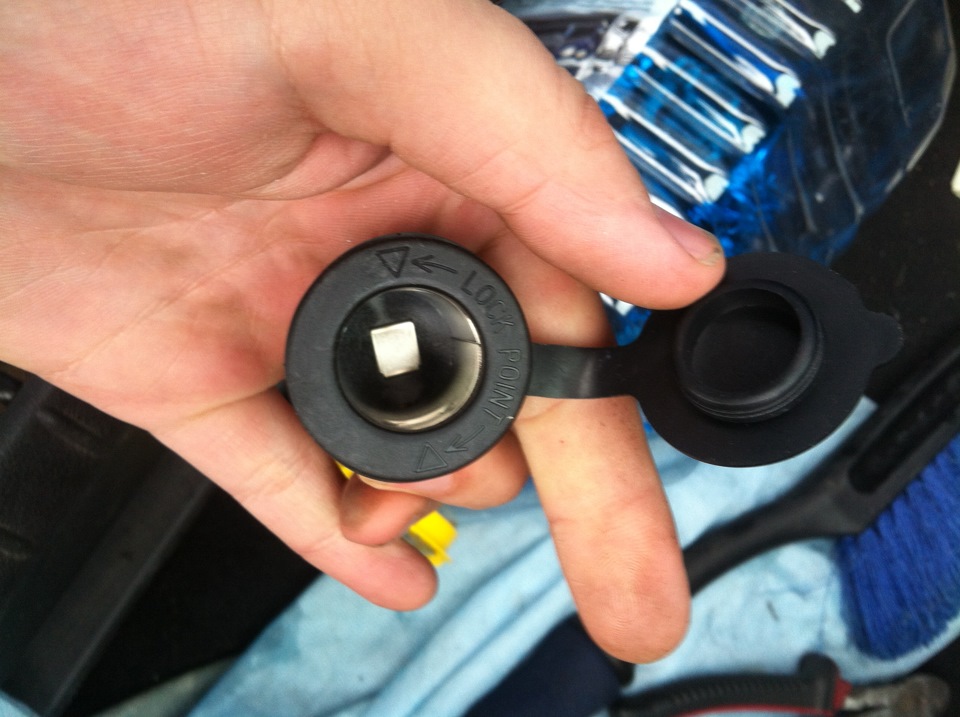 Розетка 12V в багажнике — Lada Гранта лифтбек, 1,6 л, 2014 года ...
