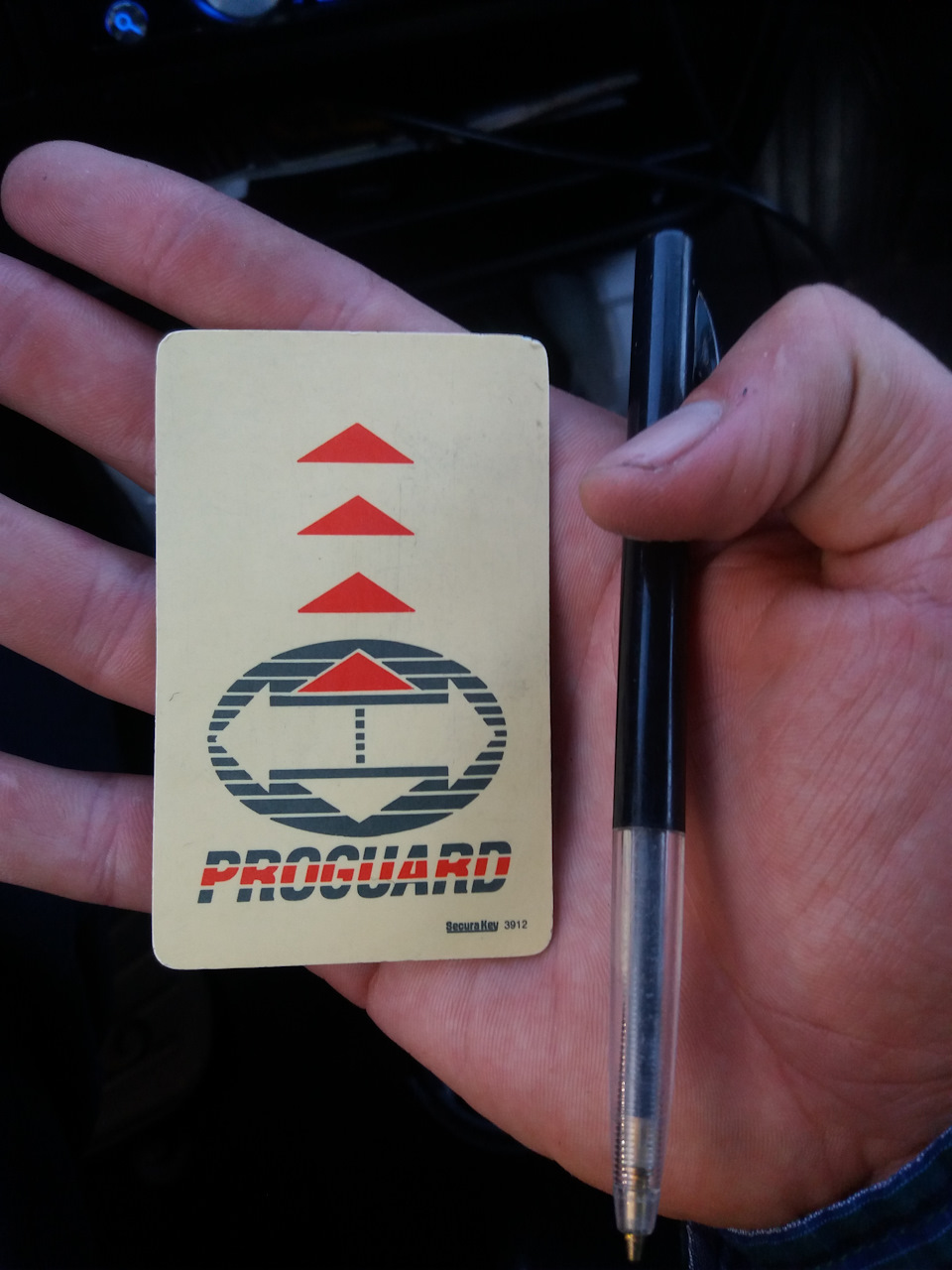 Решил поменять отработавшую лампочку в прикуривателе. Б5 — Volkswagen ...