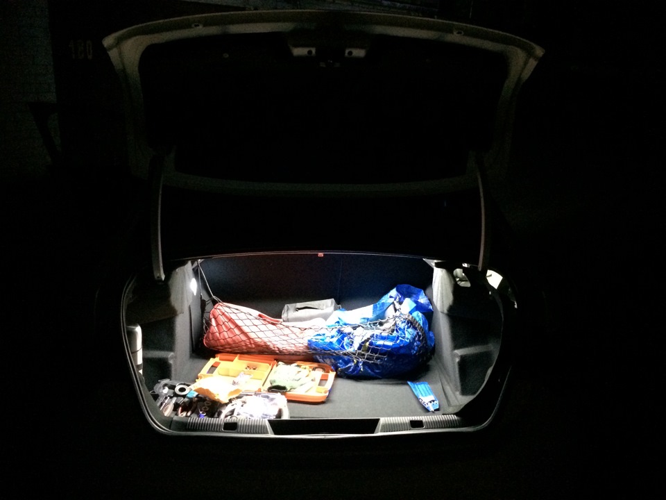 Подсветка багажника форд. Подсветка багажника Ситроен с4. Ford Kuga 2 2013 подсветка багажника. Подсветка багажника Мазда 3 БК. Подсветка багажника c4 Picasso.
