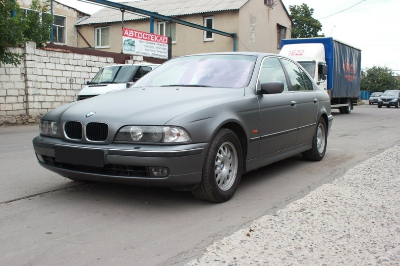 BMW e39 серая