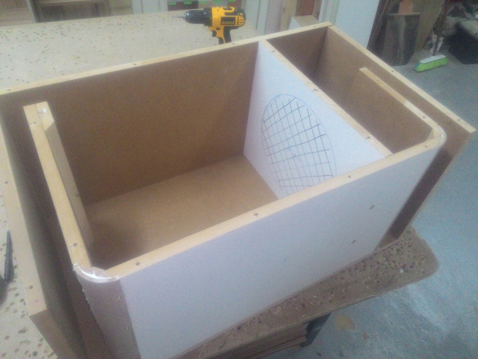 короб бандпасс 6 порядка — Lada Приора седан, 1,6 л, 2007 года ...