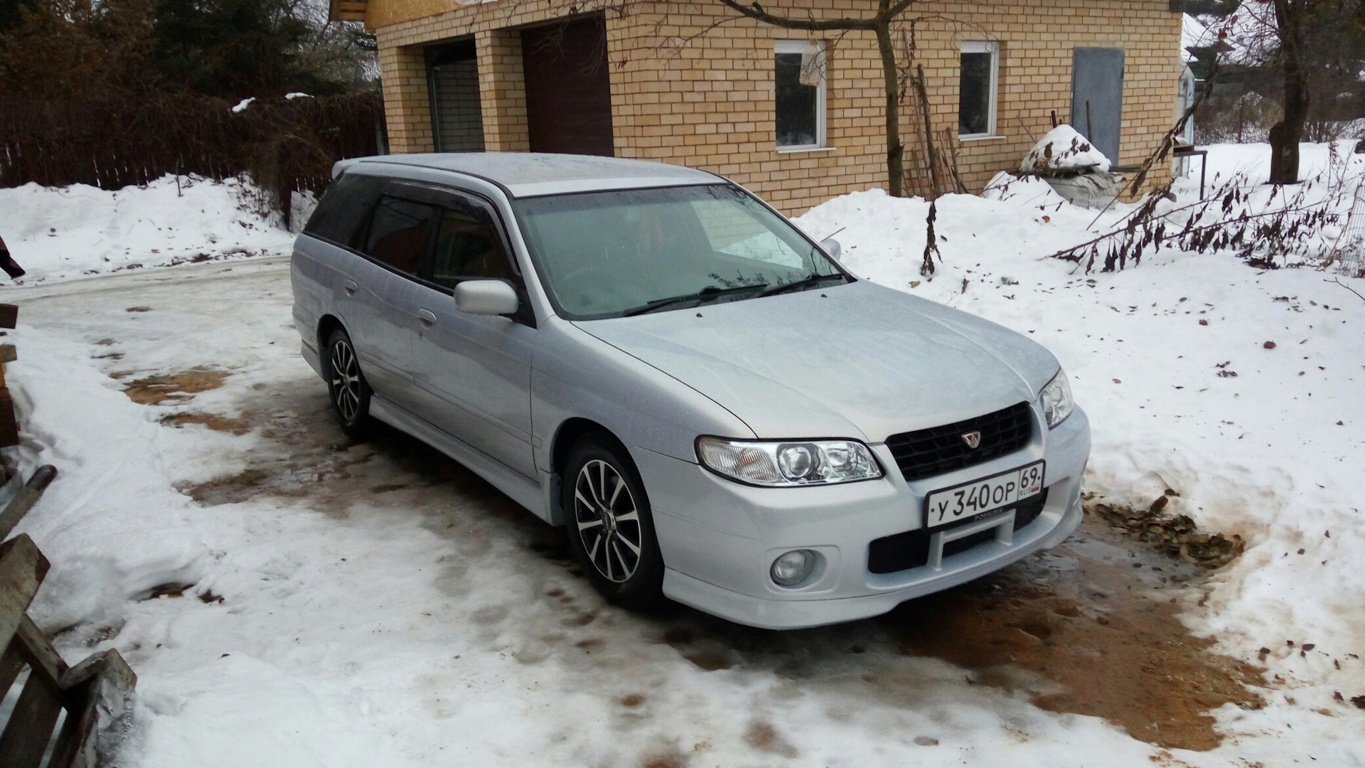 Ниссан Авенир 2003