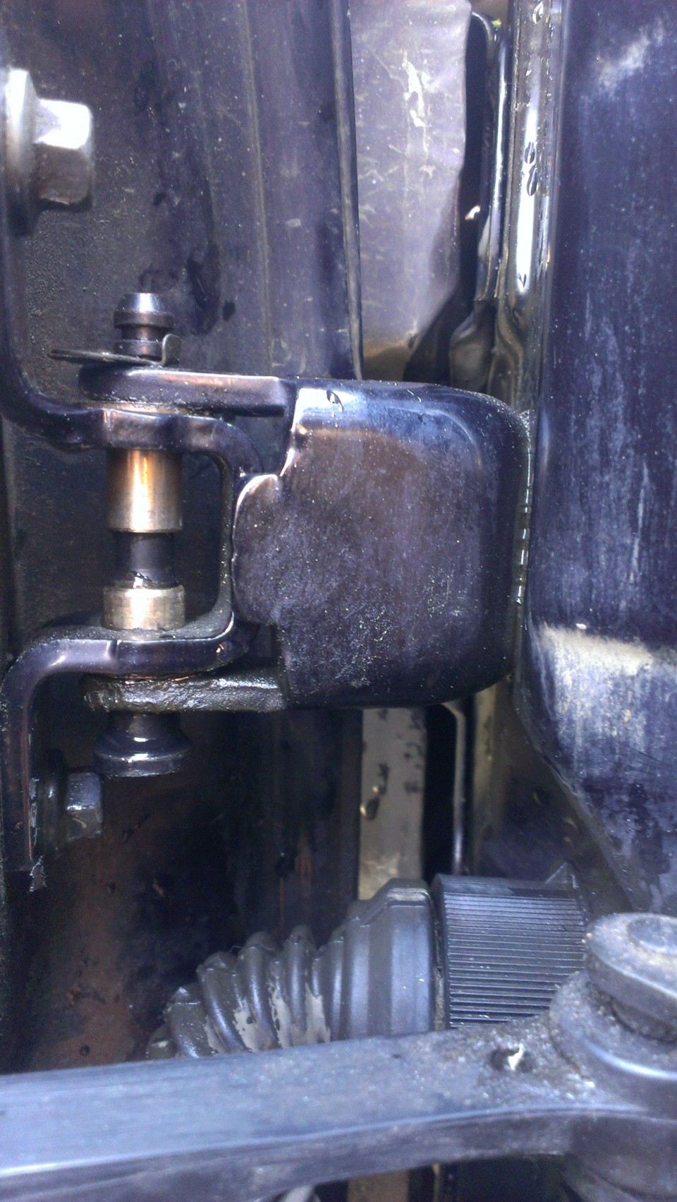 Ремонт провисшей двери — Ford Mondeo III, 2 л, 2006 года | визит на ...