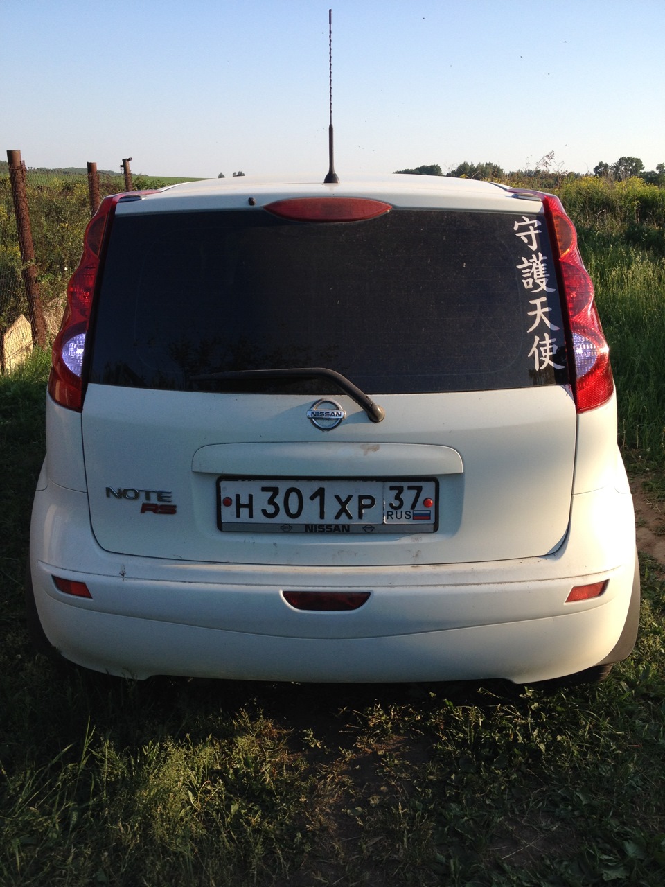 Замена лампочек P21/5W и 32-SMD диодная лампочка. — Nissan Note (1G), 1 ...