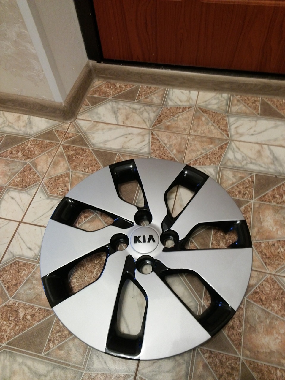 Новый стиль стандартным колпакам колпакам — KIA Rio (3G), 1,4 л, 2013 ...