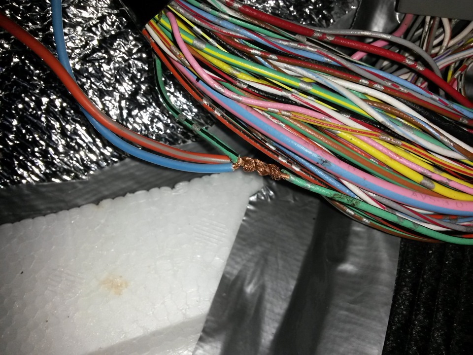 провод заднего хода на w210.