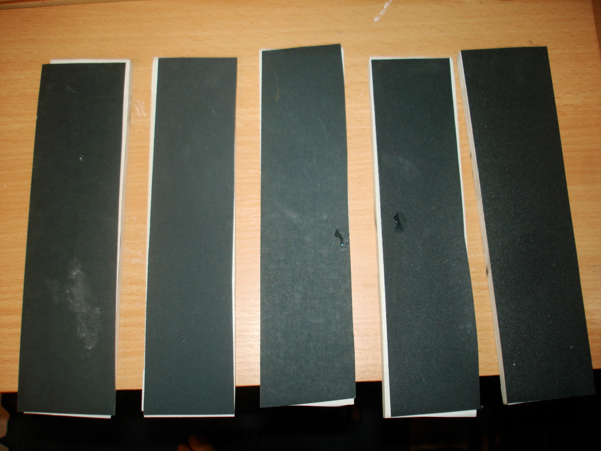 заточка лопаты наждачной бумагой. точилки для ножей наждачная бумага. как точить канцелярский нож без наждачки. точилка для ножей из наждачной бумаги. заточка ножа наждачной бумагой.