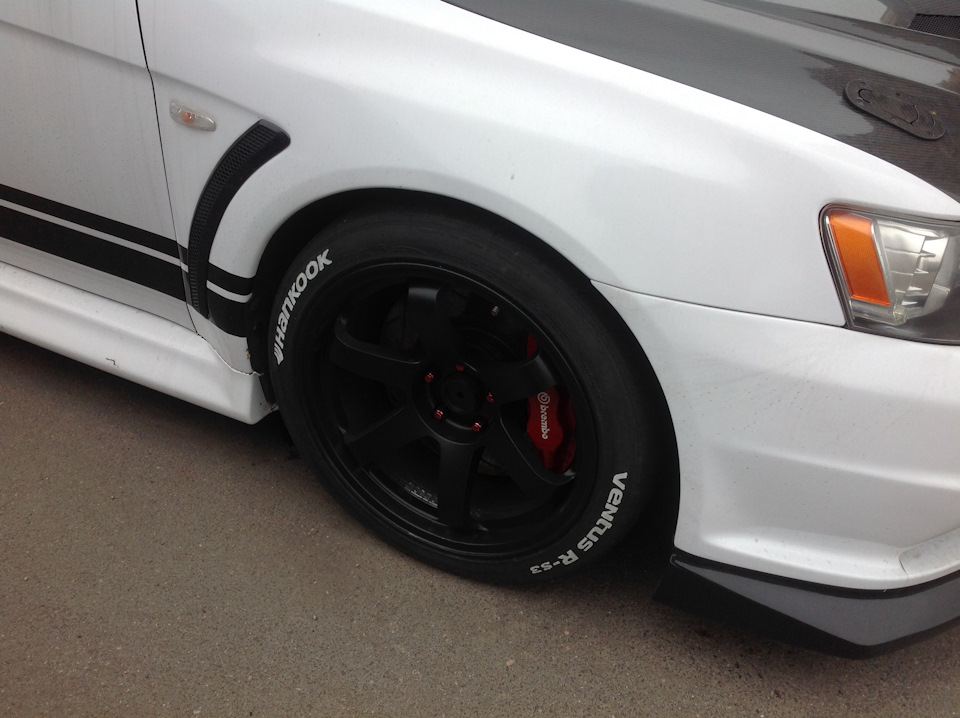 Надписи на шинах — Mitsubishi Lancer Evolution X, 2 л, 2011 года ...