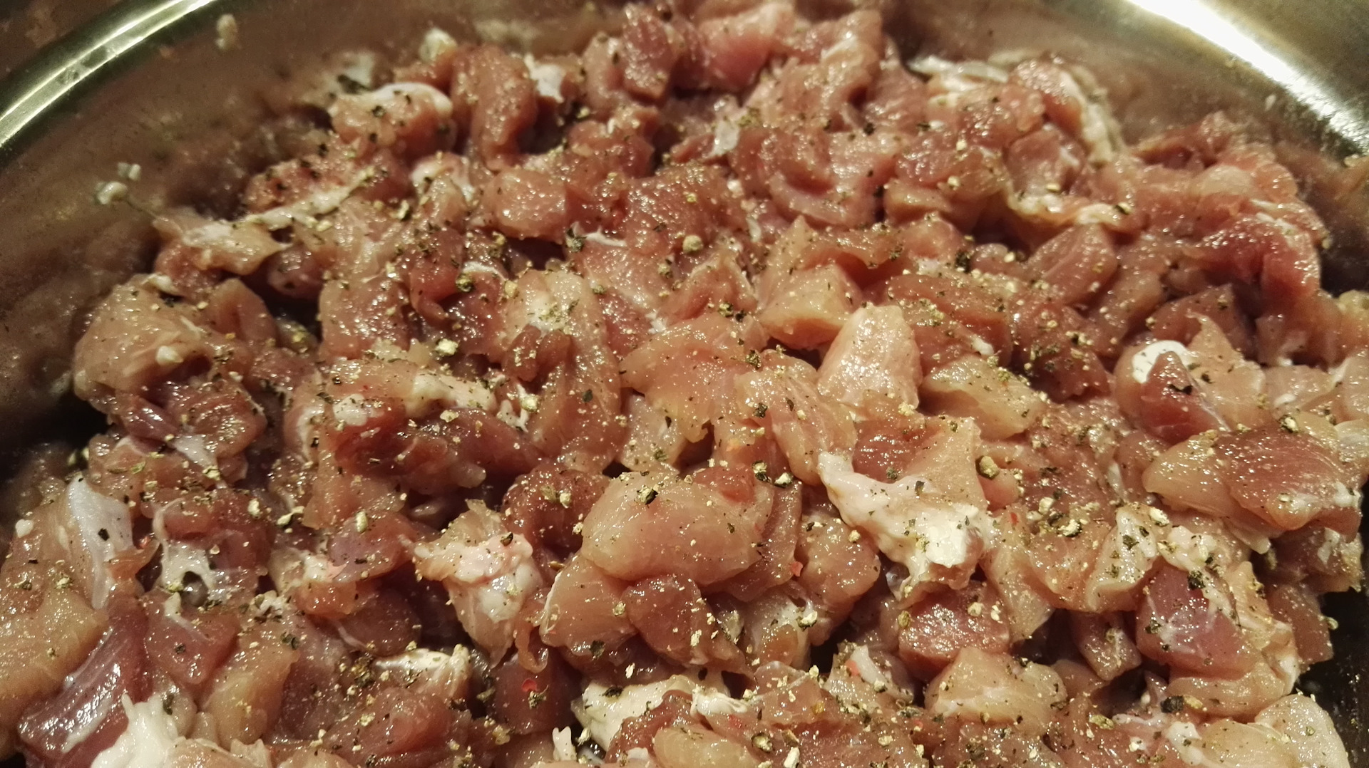 Рубленная говядина рецепты. Рубленая свинина. Свинина домашняя рубленая. Рубленая свинина со вкусом рыбы.