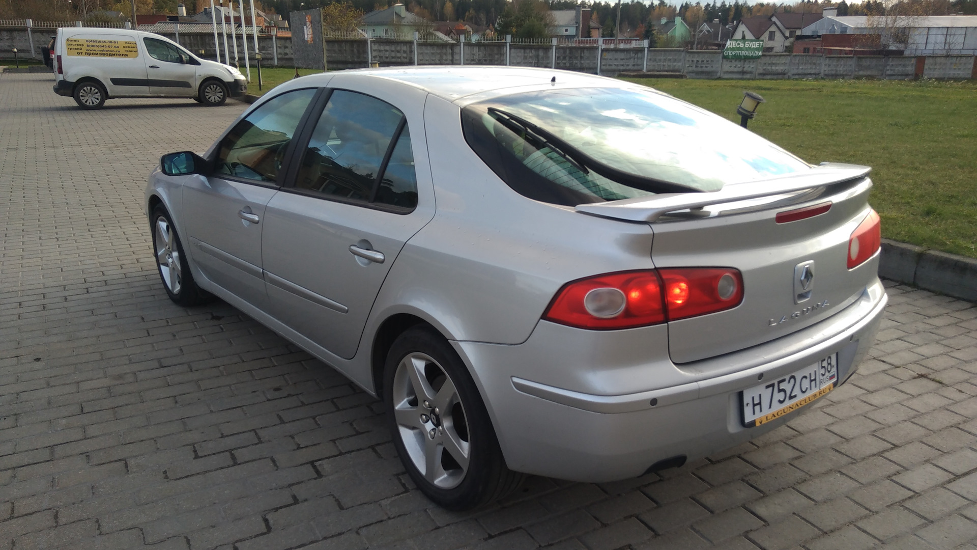 Рено лагуна автомат. Рено Лагуна 2.0 автомат. Renault Laguna 2.0 DCI gt. Рено Лагуна серо зеленый. Рено Лагуна автомат последняя версия.