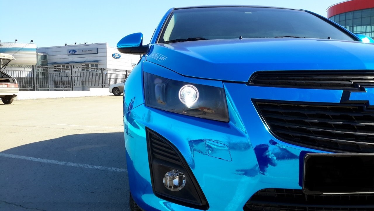 Chevrolet Cruze Blue Carbon Fiber detailing