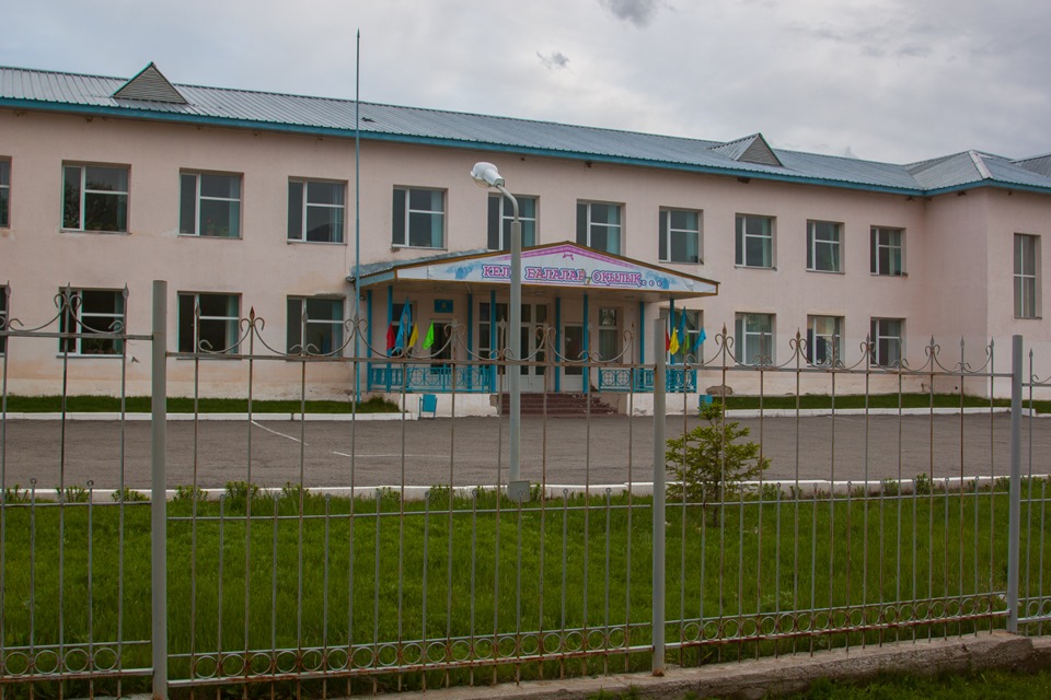 Приехали в поселок Аралтобе. Школа ) — Mercedes-Benz G-Class (W460/W461)