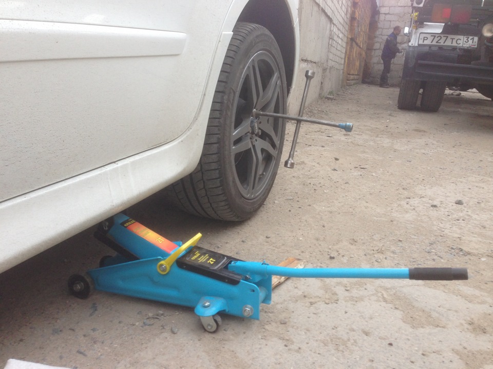 ремонт прокола колеса в полевых условиях — Ford S-Max (1G), 2 л, 2012 ...