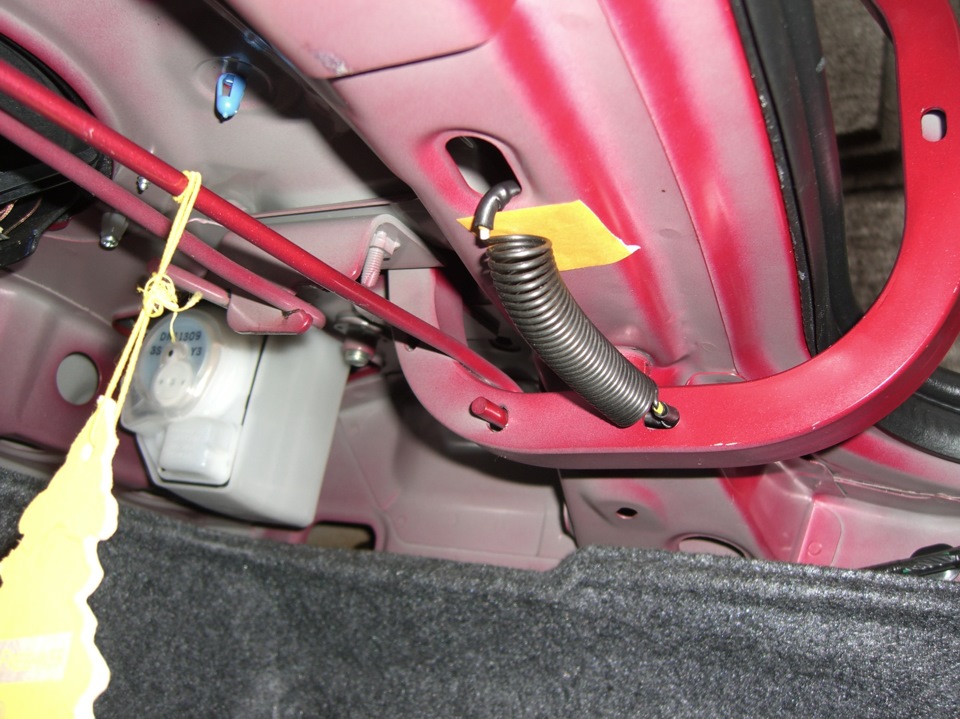 Пружины для крышки багажника — Mitsubishi Lancer IX, 1,6 л, 2009 года ...