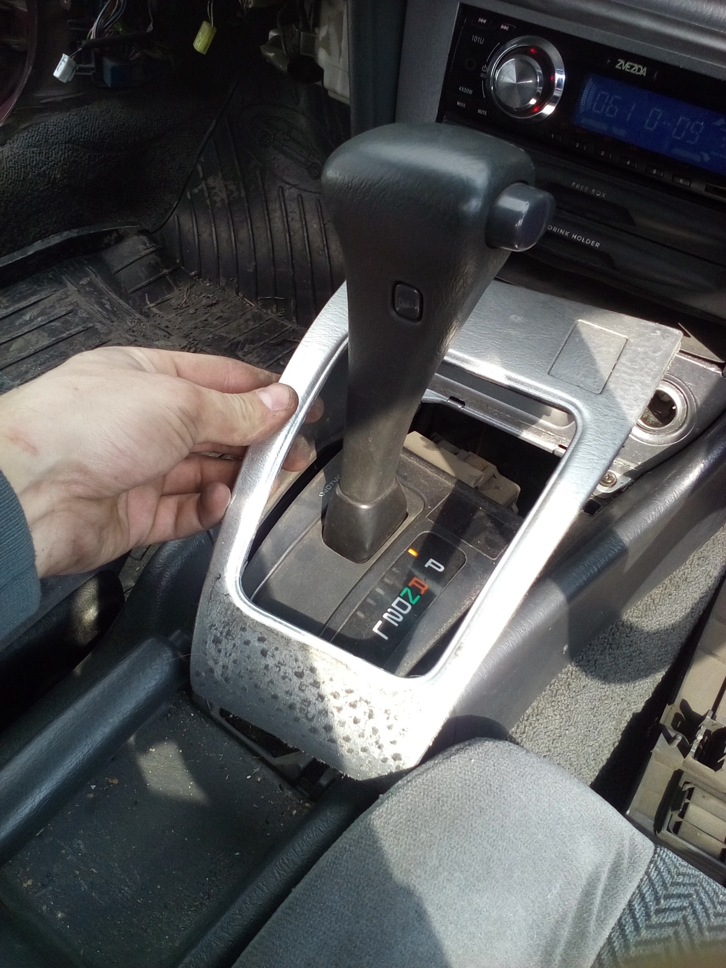 Подключение сабвуфера. Разбор цетральной консоли. — DRIVE2