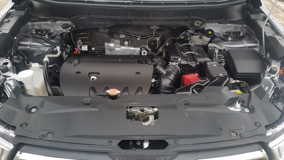 Фотография «Под капотом Пежо 4008»