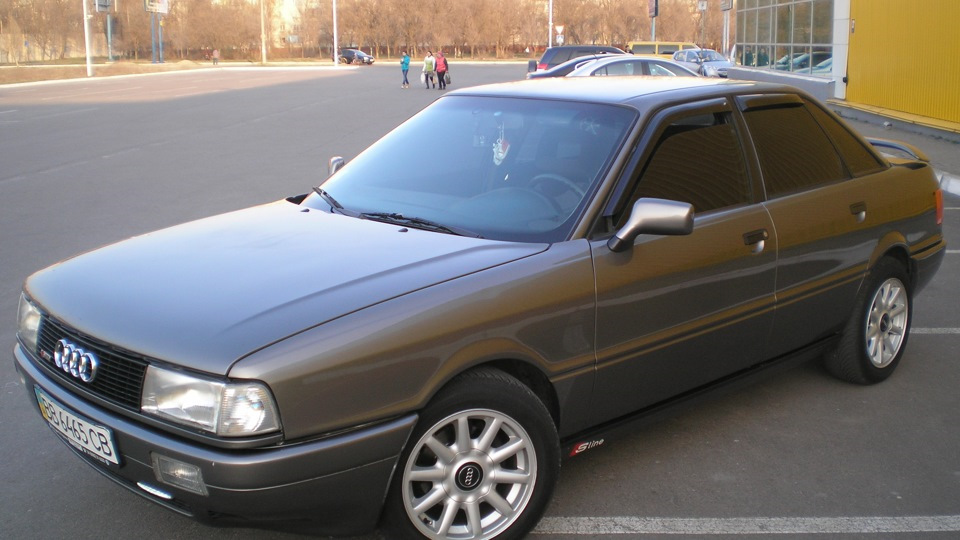 80 стоит. Audi 80 b3 тонированная. Ауди 80 в тонере. Ауди 80 кварц. Audi 80 тонер.