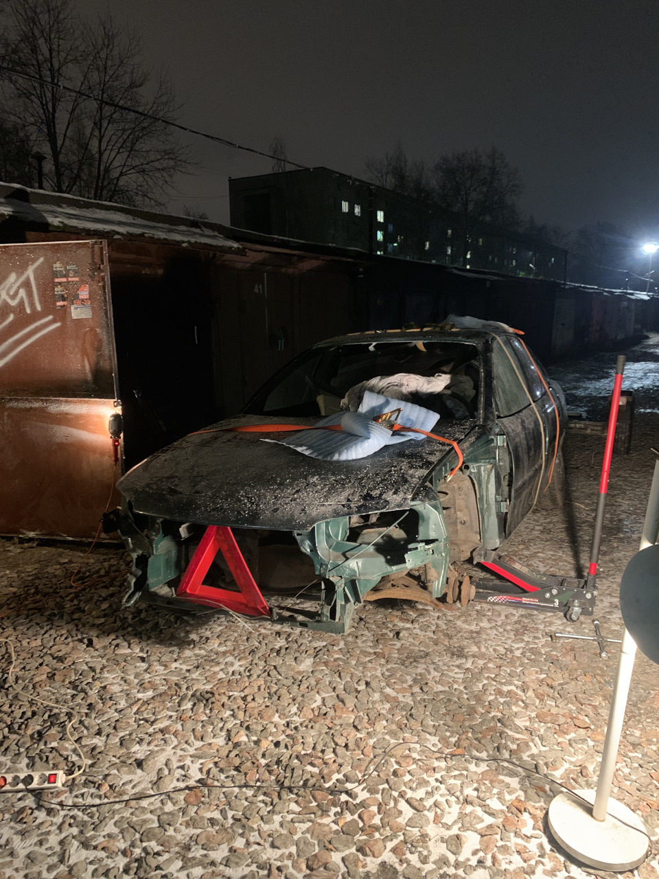 Оказалось, что наличие на машине подвески еще не гарантирует, что ее можно вот так просто взять и увезти — Opel Omega B