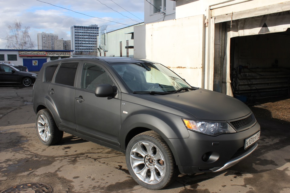 Mitsubishi Outlander матовый