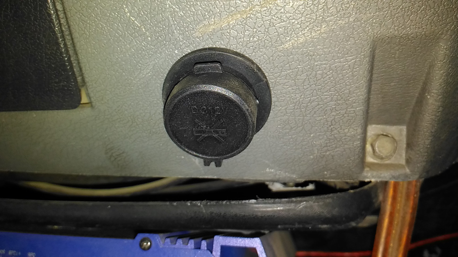 Дополнительны прикуриватель напрямую от аккумулятора. — ГАЗ Газель, 1,9 ...