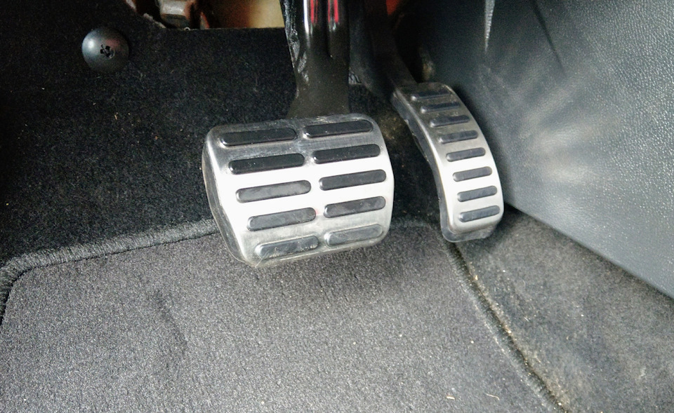 Накладки на педали с али. — Skoda Fabia Mk2, 1,6 л, 2010 года ...