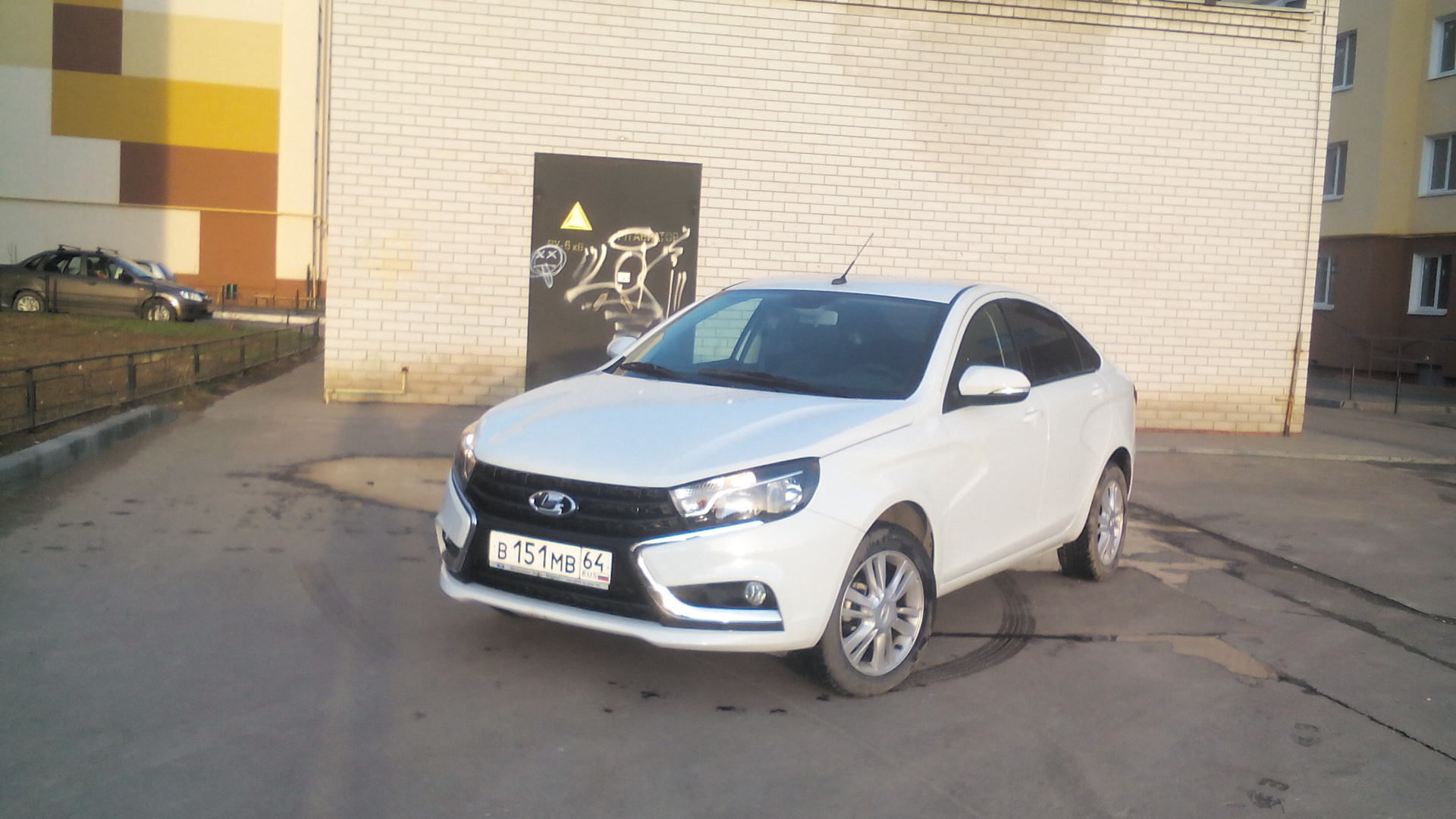 Lada Vesta 1.6 бензиновый 2016 | White urban на DRIVE2