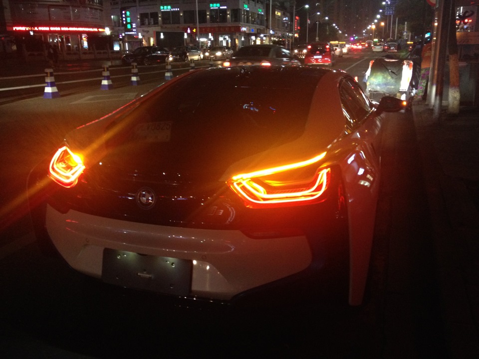 BMW i8 Night