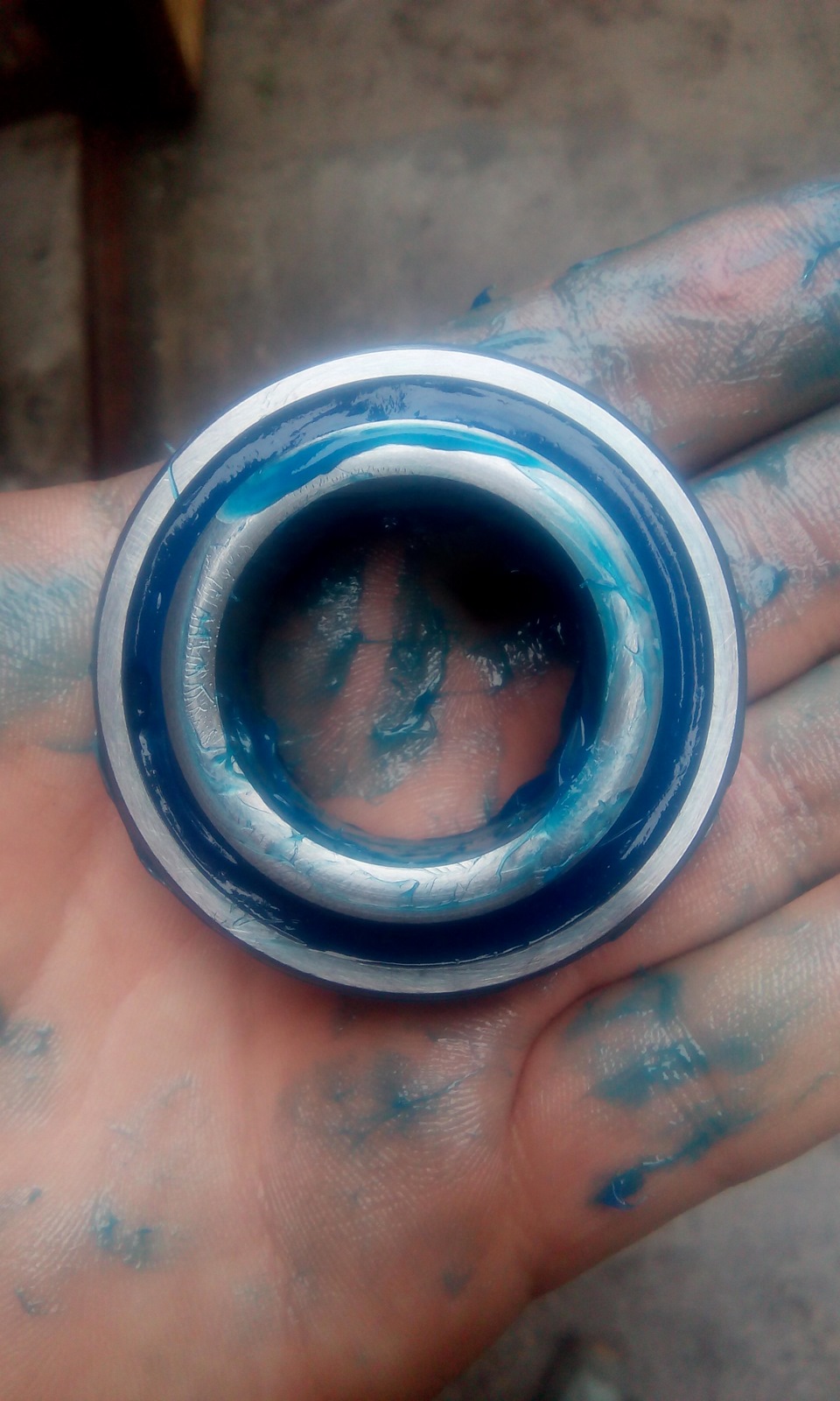 Заложил новую синюю смазку — Lada Приора хэтчбек