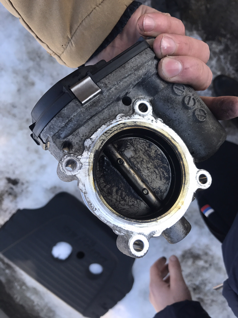 Промывка дросселя — Ford Focus III Sedan, 2 л, 2012 года | плановое ТО ...