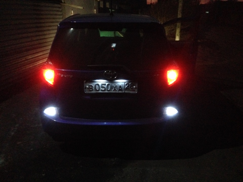 Решил сделать задние туманки . — Toyota Ractis (2G), 1,5 л, 2010 года ...