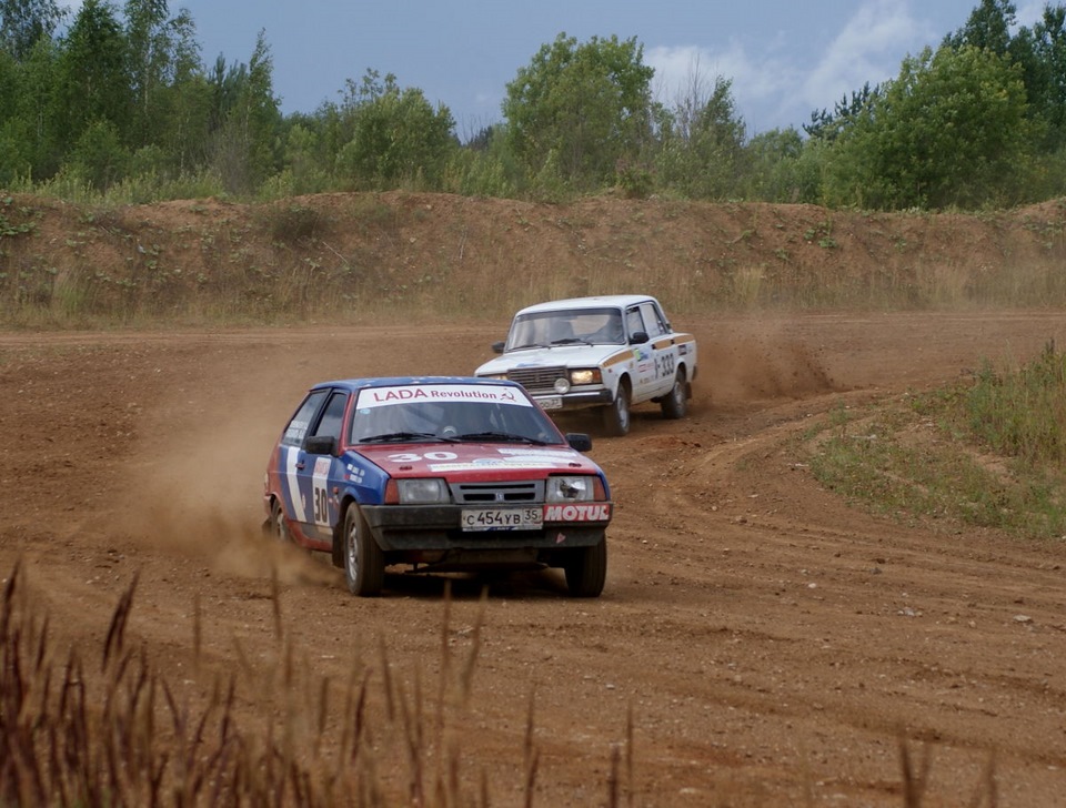 Кросс авто. Автокросс гонки. Автокросс Ниссан 2013. Гонки Санниково Вологда. Княжевская трасса автокросс.