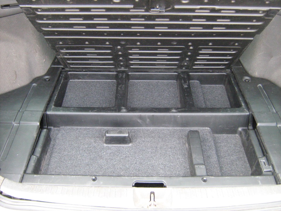 Багажник авенсис универсал. Инструментальный ящик в багажник Фиат Добло. Ящик багажника Toyota Avensis 3. Багажник Тойота Авенсис 2002. Багажник Авенсис 2.