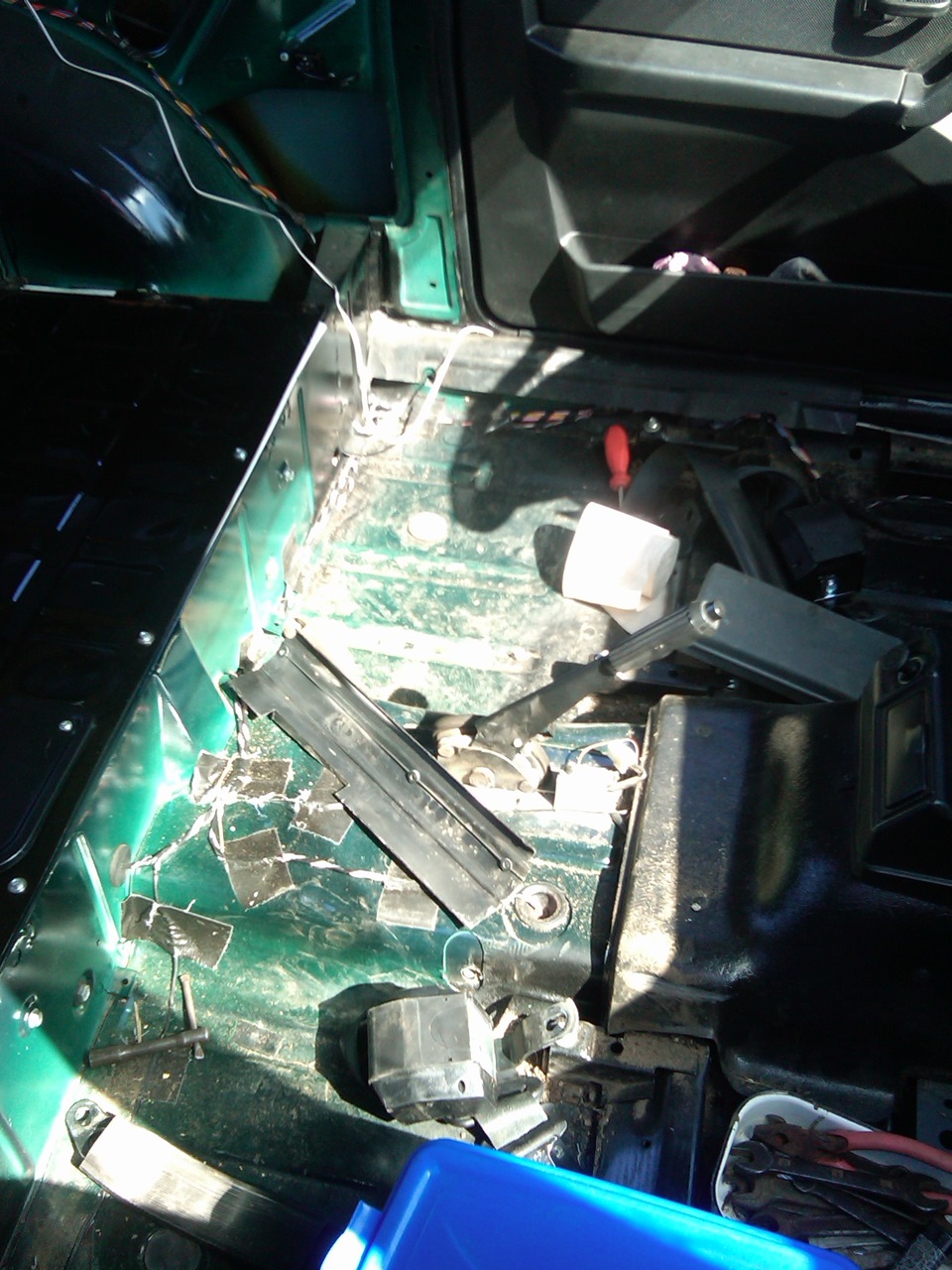 Чем обработать днище кузова изнутри? — Lada 4x4 3D, 1,7 л, 2014 года ...