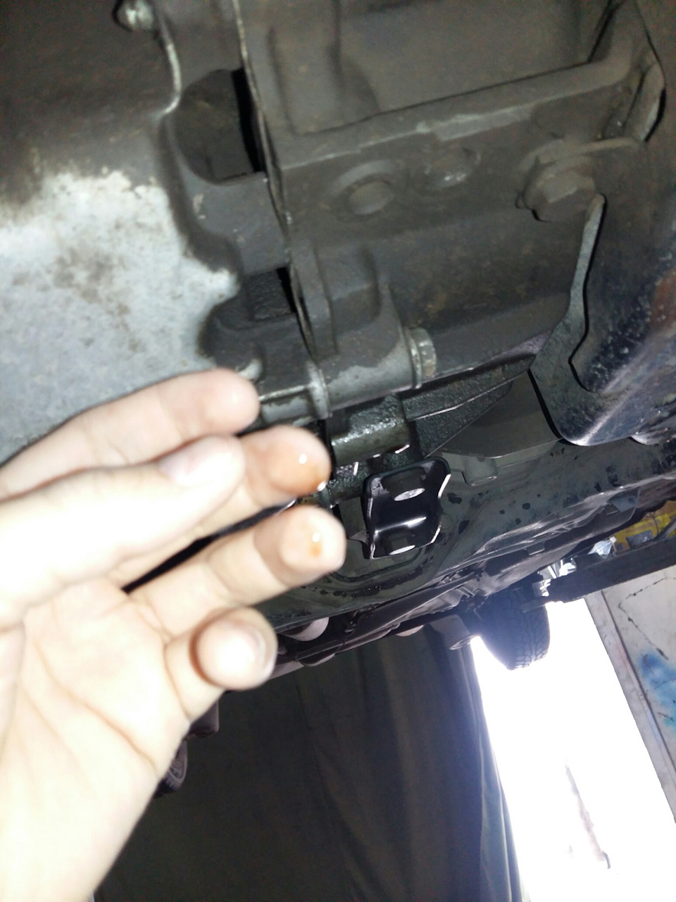 Подтеки масла. Акпп или двигатель? — Volkswagen Golf Mk4, 1,6 л, 2000 ...