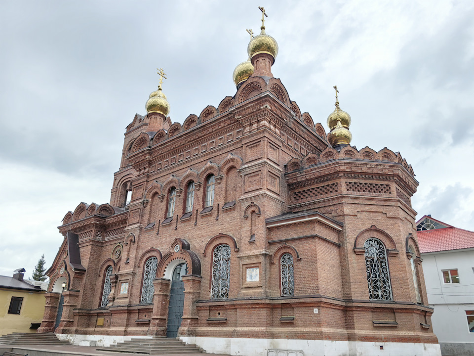 Церковь в честь Воздвижения Честнаго и Животворящего Креста Господня — Mitsubishi Pajero Sport (2G)